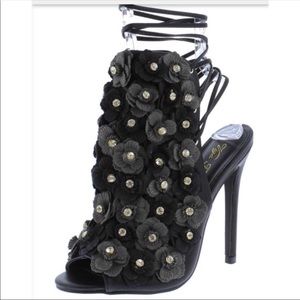 Brand new Sexy one of a kind flower Akira heels